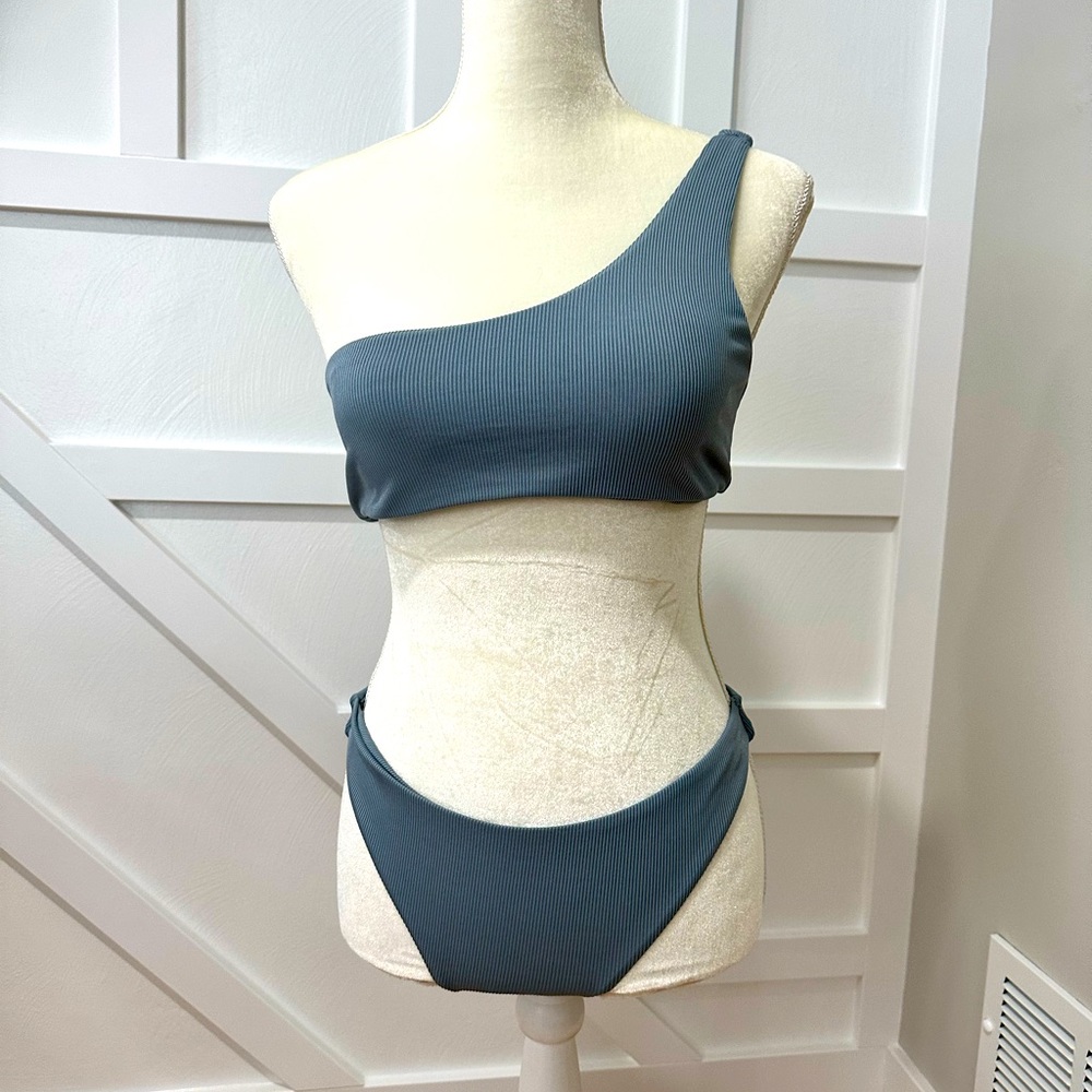 One shoulder bikini